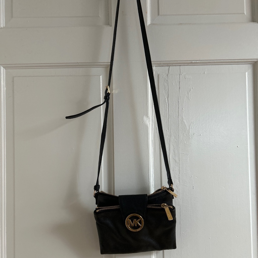 Michael Kors crossbody - Picture 1 of 9